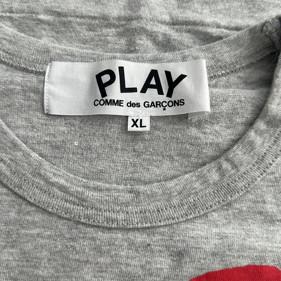 Comme des garçons Play tees - Picture 3 of 7
